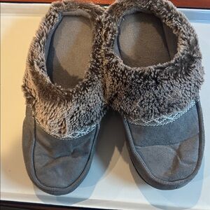 Isotoner Gray Faux Fur Women's Slippers Size 9.5-10